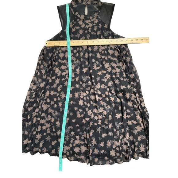 BCBGeneration Plisse Mesh Shoulder Star Print Dress Small - Picture 6 of 7